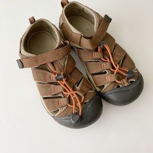 Brown and Orange Keens